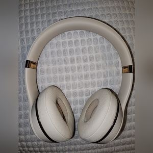 Beats Solo3 Headphones (White/Beige)